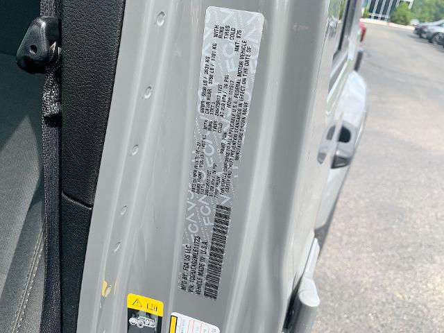 2021 Jeep Gladiator Vehicle Photo in MOON TOWNSHIP, PA 15108-2571