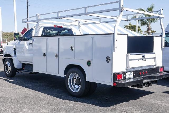 2023 Chevrolet Silverado Chassis Cab Vehicle Photo in VENTURA, CA 93003-8585