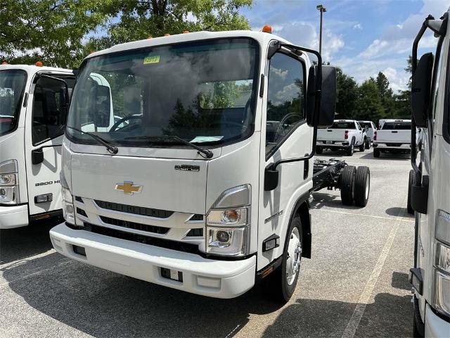 2025 Chevrolet Low Cab Forward 5500 XG Vehicle Photo in ALCOA, TN 37701-3235