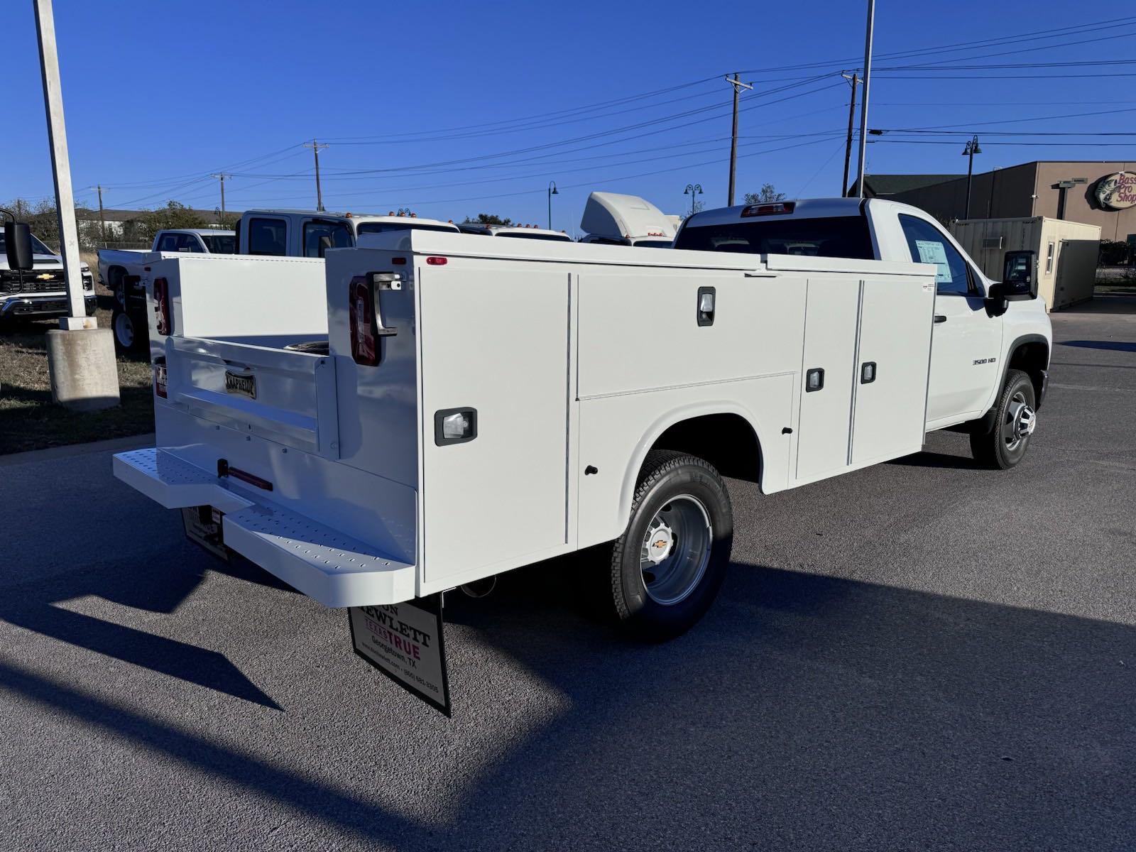 2025 Chevrolet Silverado 3500 HD Chassis Cab Vehicle Photo in GEORGETOWN, TX 78626-7508