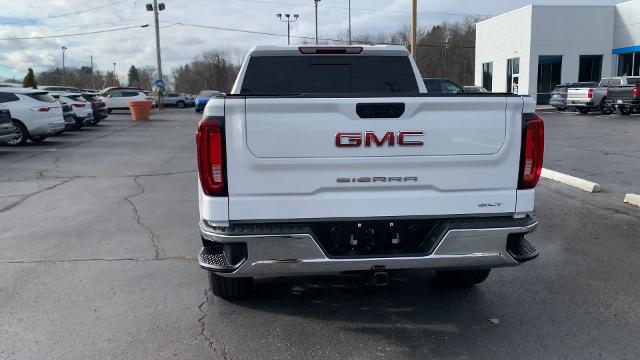 2021 GMC Sierra 1500 Vehicle Photo in MOON TOWNSHIP, PA 15108-2571