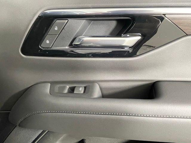 2025 Chevrolet Tahoe Vehicle Photo in PHOENIX, AZ 85014-3381