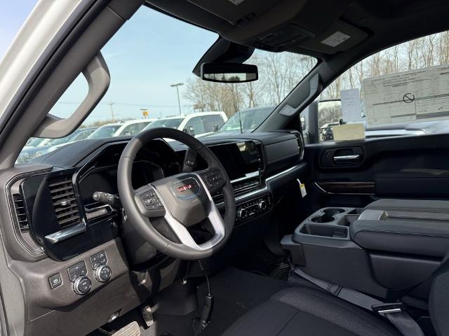 2025 GMC Sierra 3500HD Vehicle Photo in CHICOPEE, MA 01020-5001