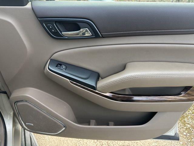 2015 GMC Yukon XL Vehicle Photo in MEDINA, OH 44256-9631