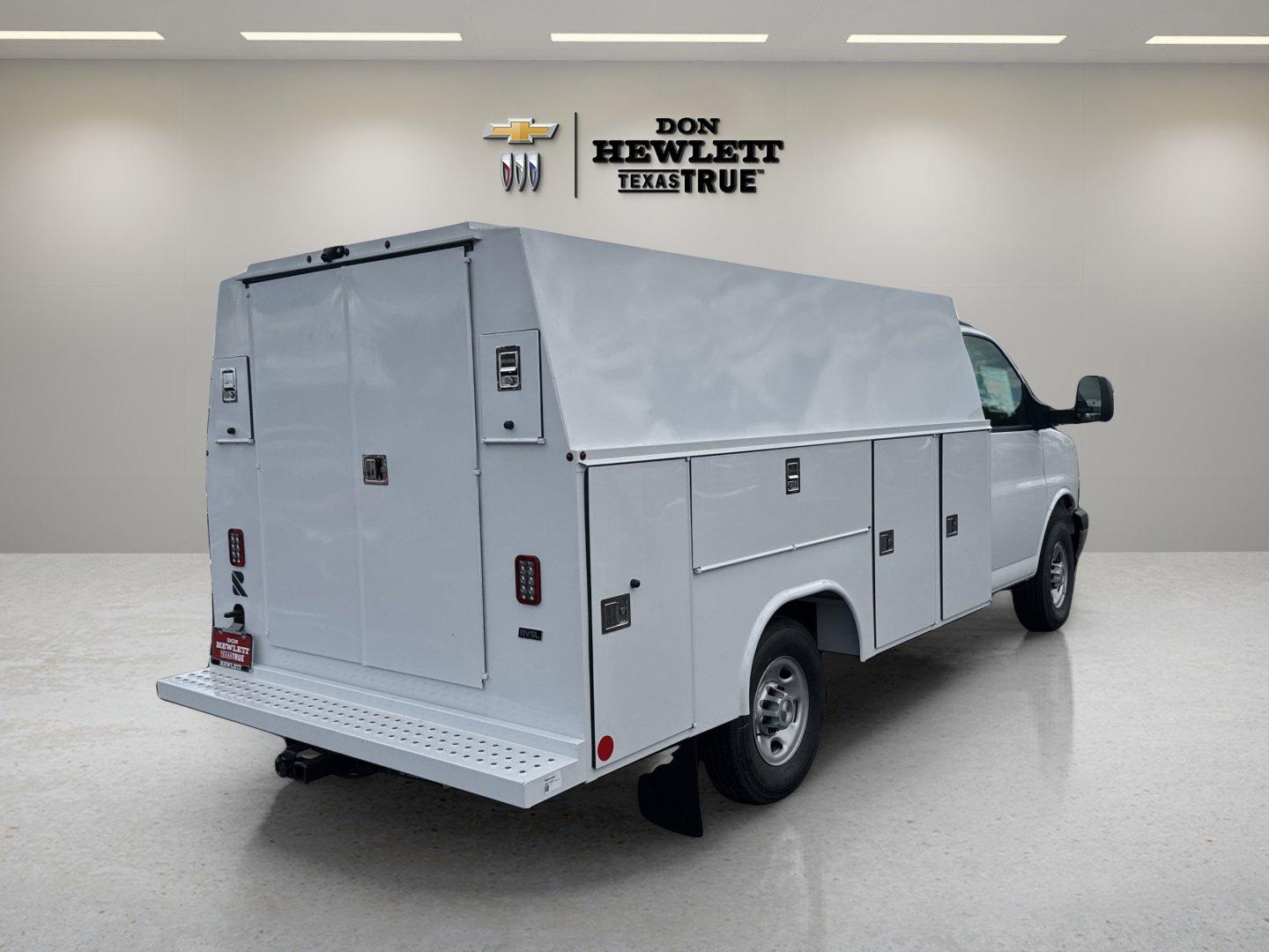 2025 Chevrolet Express Cutaway 3500 Vehicle Photo in GEORGETOWN, TX 78626-7508