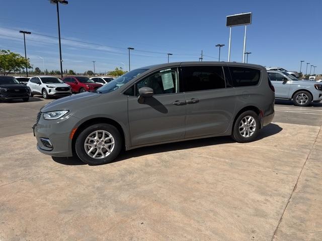 2023 Chrysler Pacifica Vehicle Photo in Winslow, AZ 86047-2439