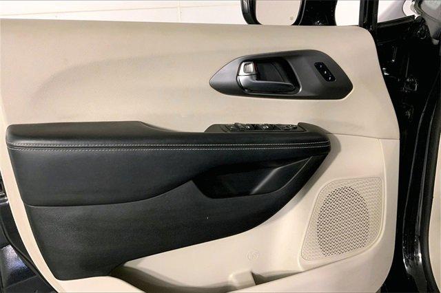 2022 Chrysler Pacifica Vehicle Photo in KANSAS CITY, MO 64114-4502