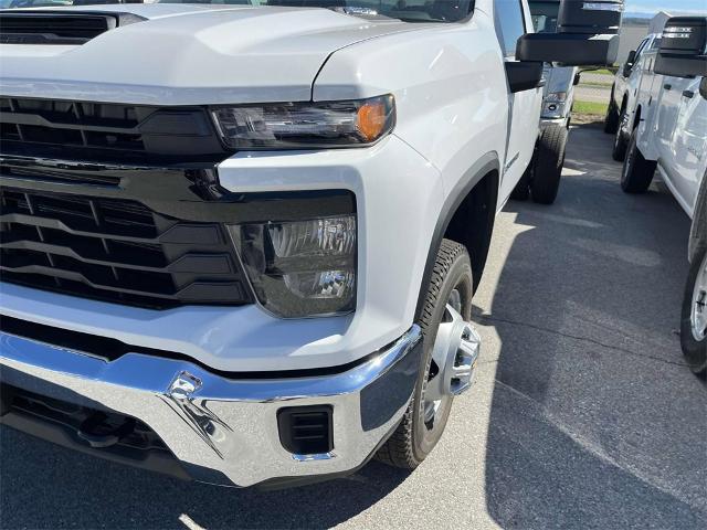 2024 Chevrolet Silverado 3500 HD Chassis Cab Vehicle Photo in ALCOA, TN 37701-3235