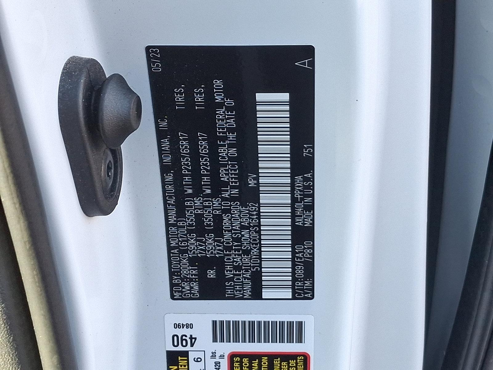 2023 Toyota Sienna Vehicle Photo in Trevose, PA 19053