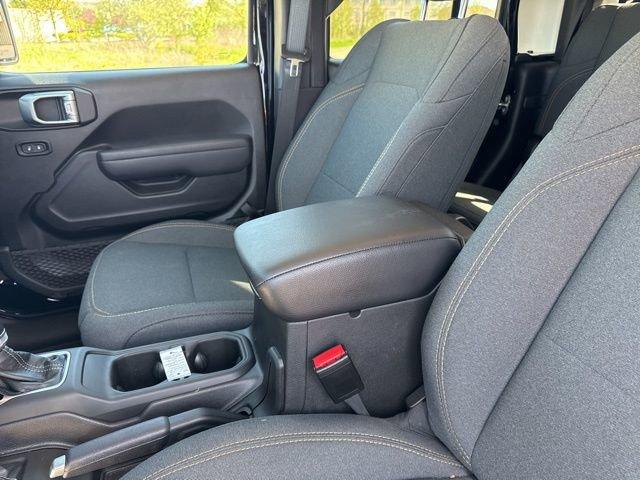 2024 Jeep Gladiator Vehicle Photo in MEDINA, OH 44256-9631