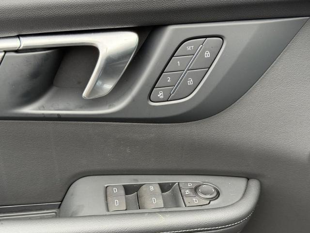 2025 Buick Enclave Vehicle Photo in COLUMBIA, MO 65203-3903