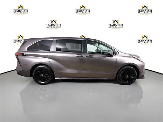 2022 Toyota Sienna Vehicle Photo in Everett, WA 98204