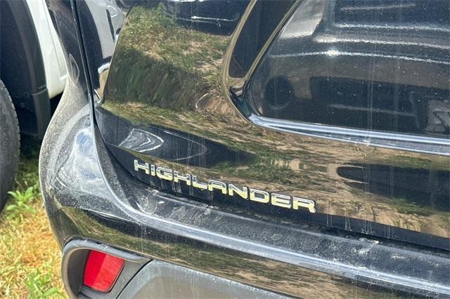 2022 Toyota Highlander Vehicle Photo in ELK GROVE, CA 95757-8703