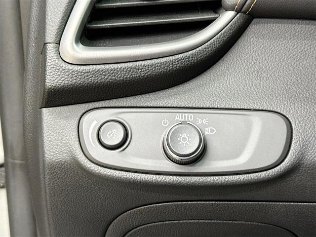 2022 Chevrolet Trax Vehicle Photo in EVERETT, WA 98203-5662