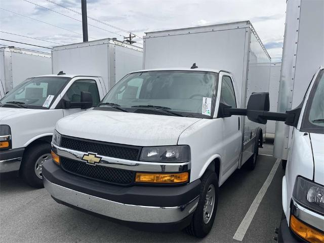 2023 Chevrolet Express Cutaway 3500 Vehicle Photo in ALCOA, TN 37701-3235