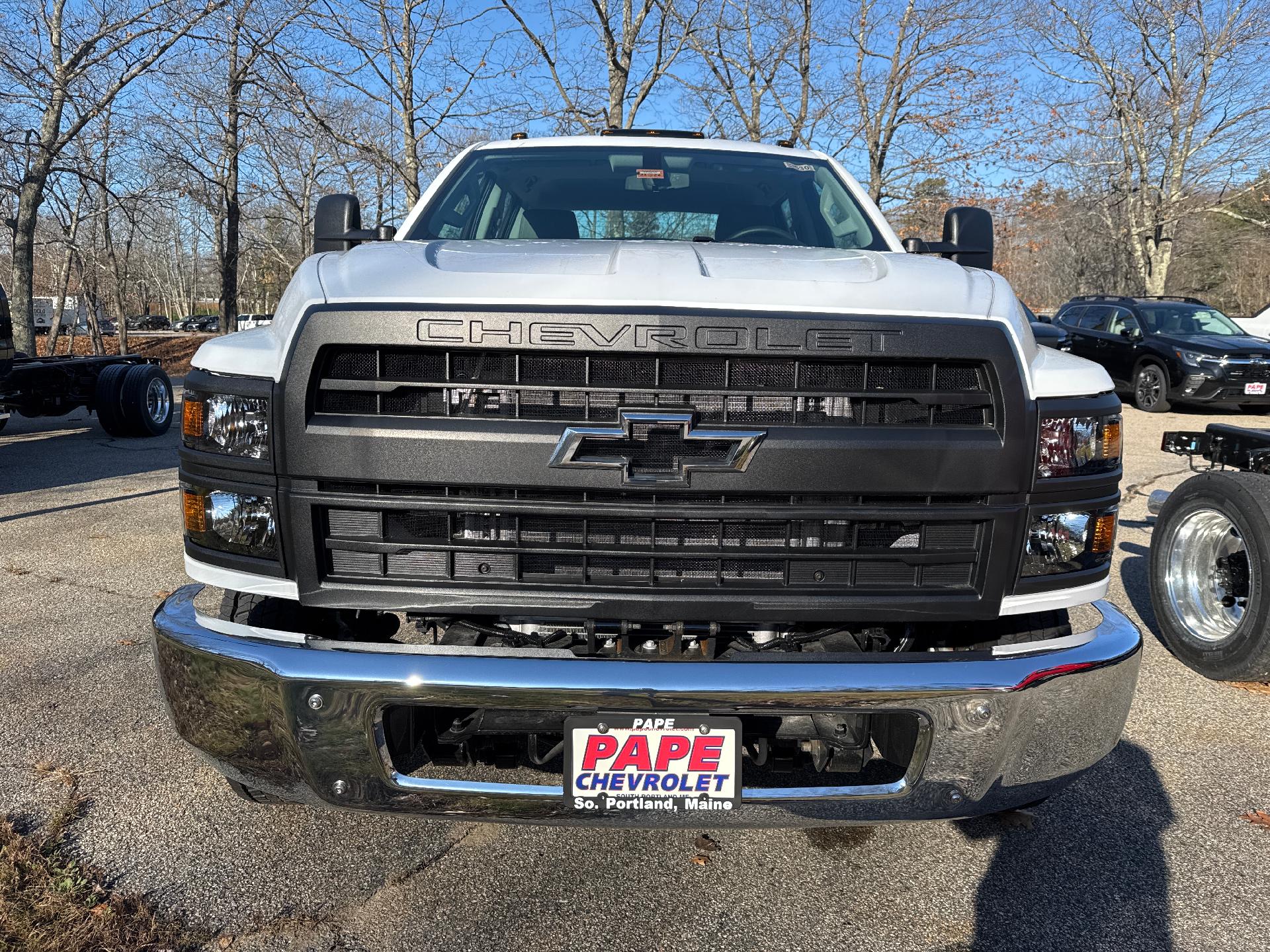 2023 Chevrolet Silverado 6500 HD Vehicle Photo in SOUTH PORTLAND, ME 04106-1997