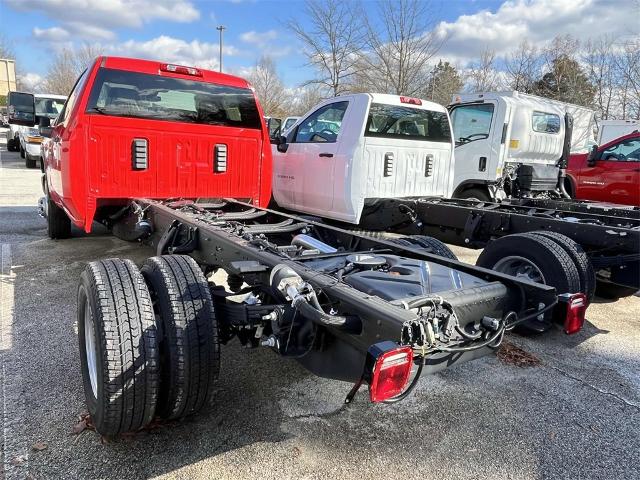 2024 Chevrolet Silverado 3500 HD Chassis Cab Vehicle Photo in ALCOA, TN 37701-3235