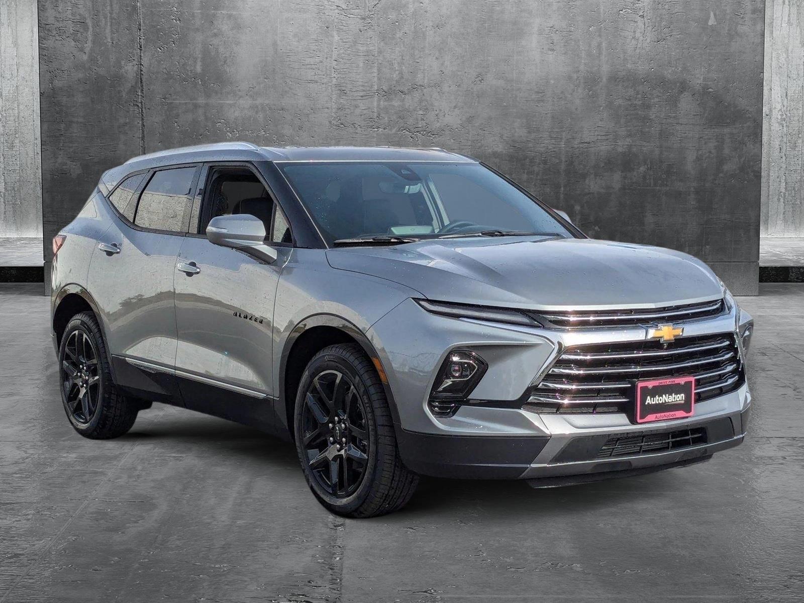 2025 Chevrolet Blazer Vehicle Photo in VALENCIA, CA 91355-1705