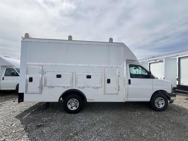 2025 Chevrolet Express Cutaway 3500 Vehicle Photo in ALCOA, TN 37701-3235