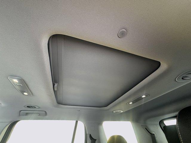 2023 GMC Acadia Vehicle Photo in LEOMINSTER, MA 01453-2952