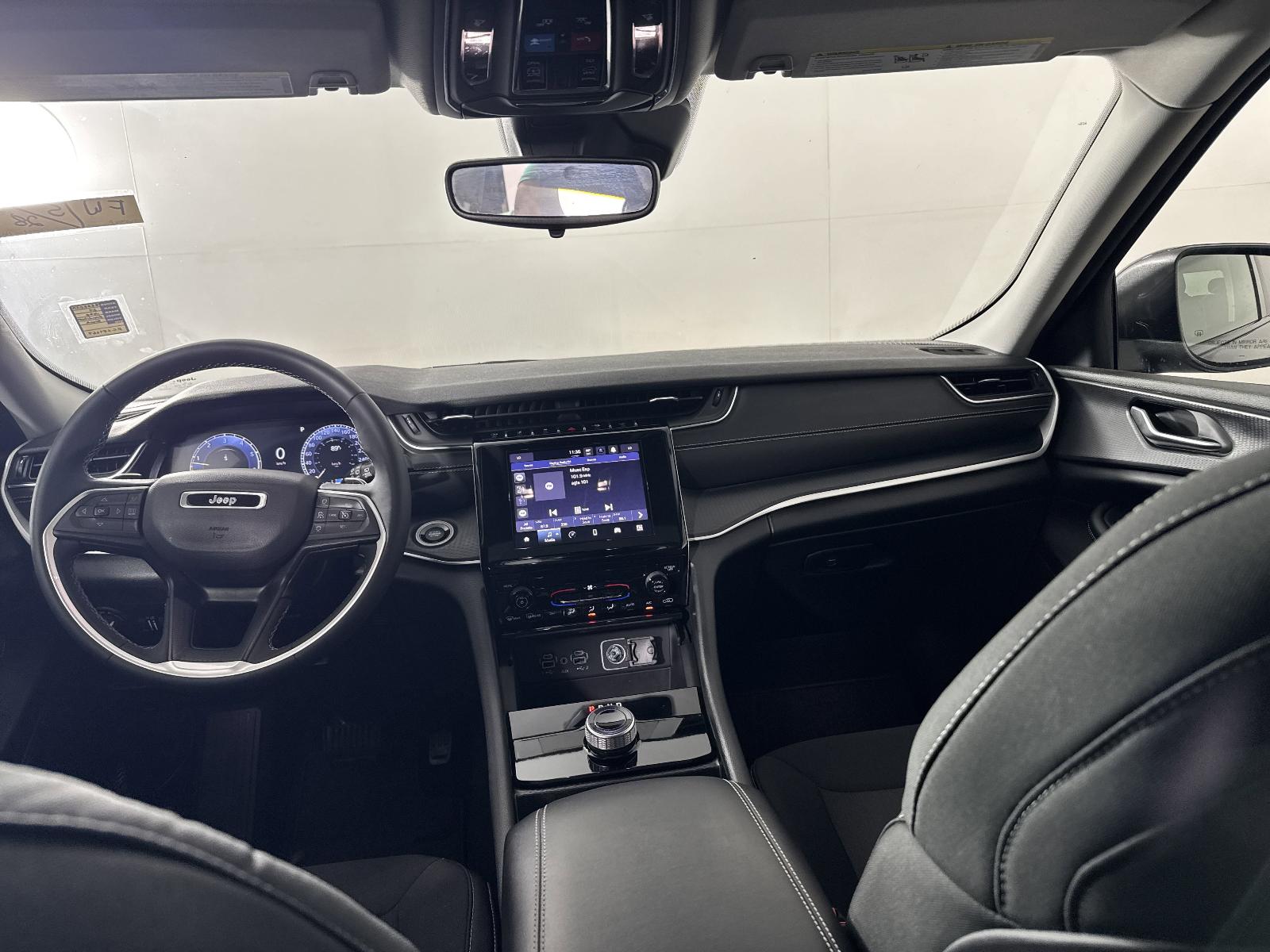 2024 Jeep Grand Cherokee Vehicle Photo in GEORGETOWN, TX 78626-7508