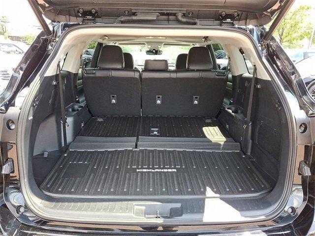 2023 Toyota Highlander Vehicle Photo in Willow Grove, PA 19090