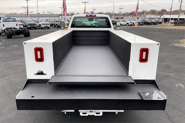 2024 Chevrolet Silverado Chassis Cab Vehicle Photo in INDEPENDENCE, MO 64055-1314