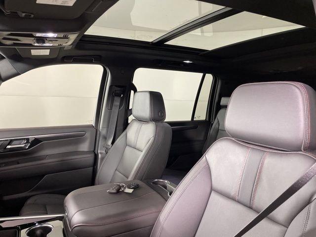 2025 Chevrolet Suburban Vehicle Photo in PHOENIX, AZ 85014-3381
