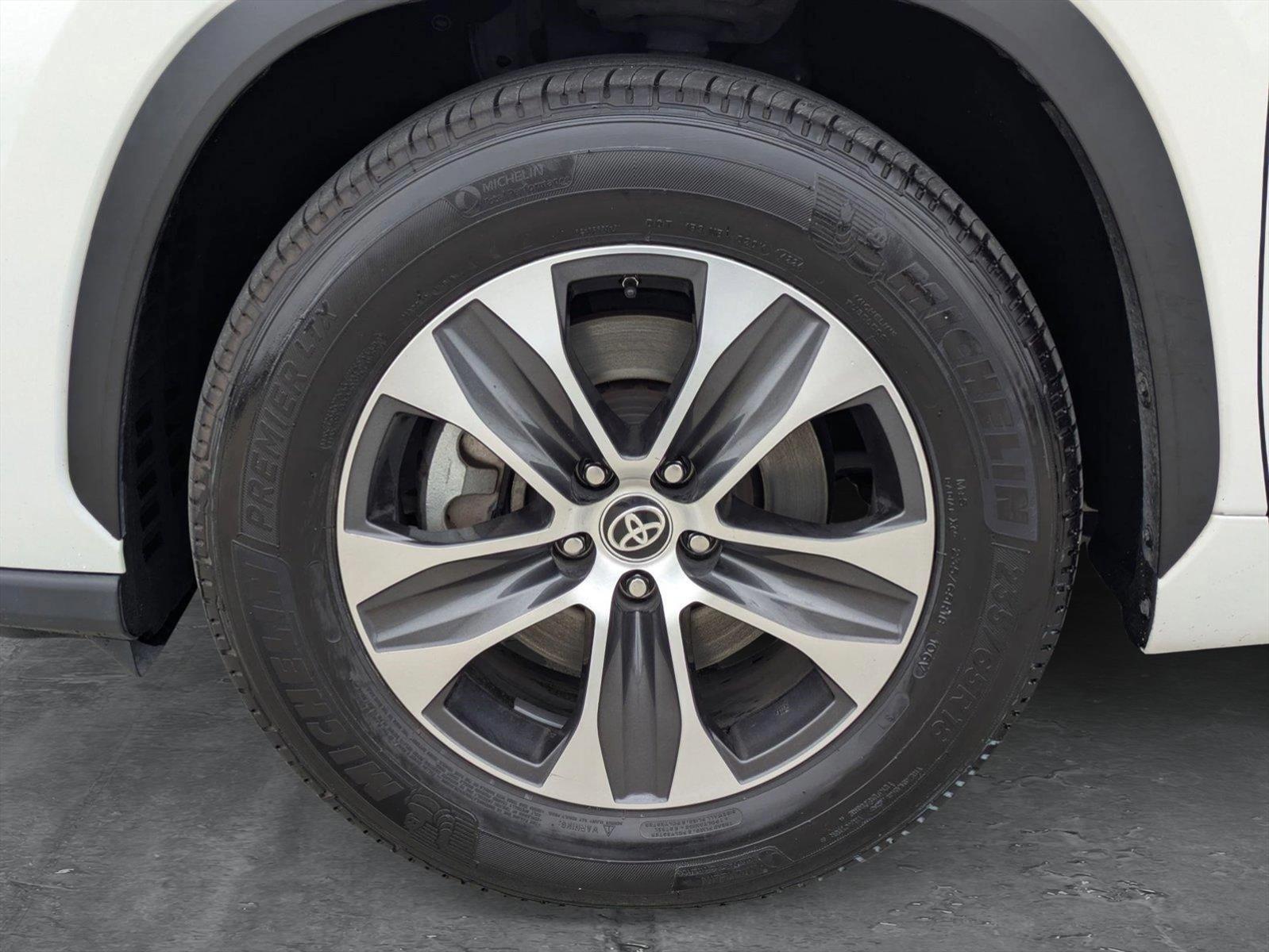 2021 Toyota Highlander Vehicle Photo in Tustin, CA 92782