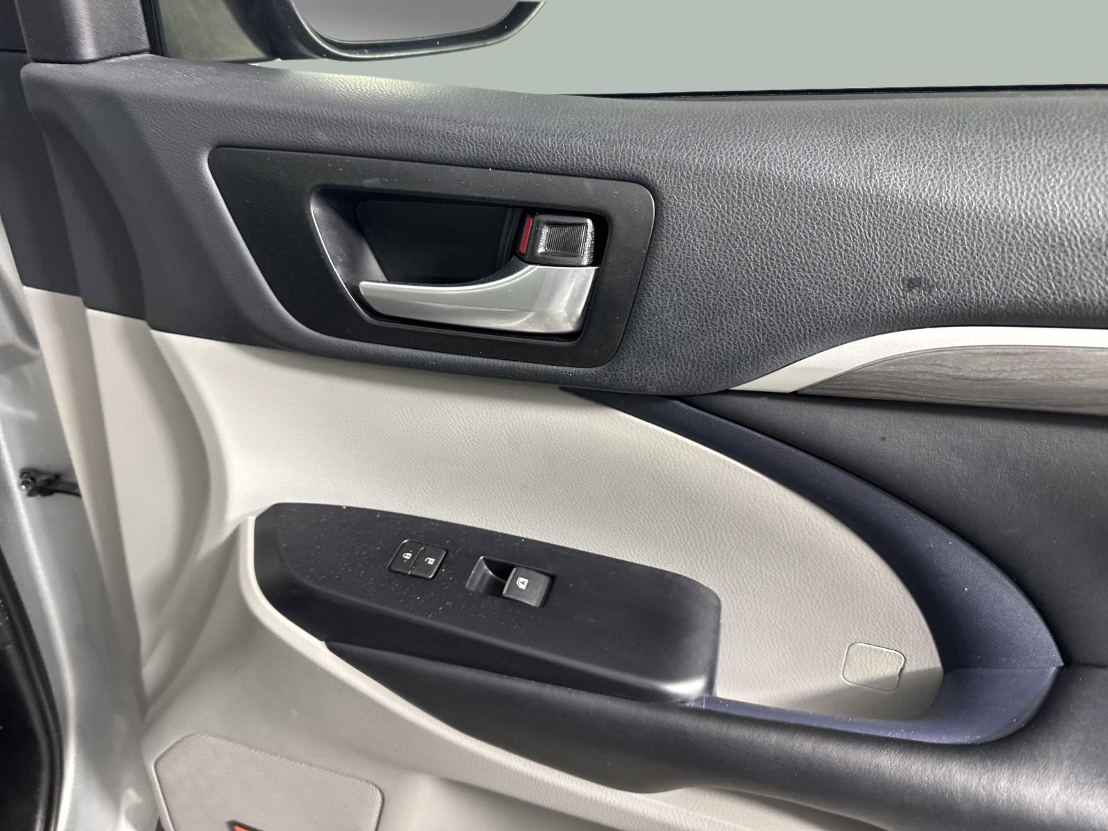 2019 Toyota Highlander Vehicle Photo in GEORGETOWN, TX 78626-7508
