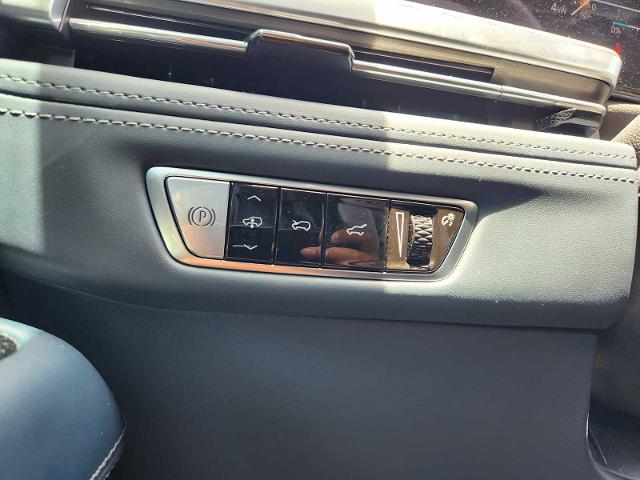 2025 Cadillac Escalade IQ Vehicle Photo in HOUSTON, TX 77079