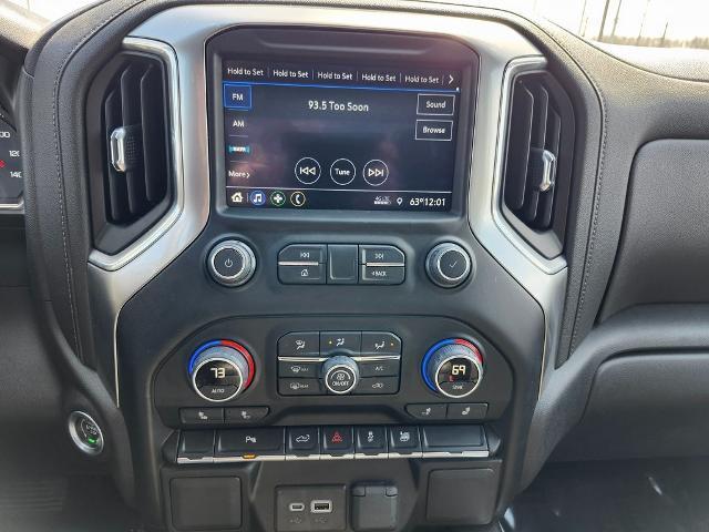 2022 Chevrolet Silverado 1500 LTD Vehicle Photo in GREEN BAY, WI 54304-5303