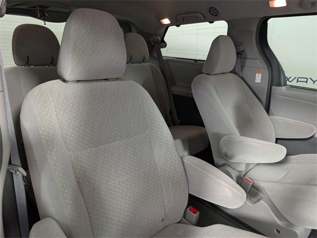 2018 Toyota Sienna Vehicle Photo in ENGLEWOOD, CO 80113-6708