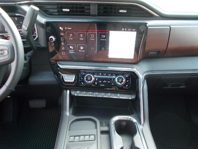 2025 GMC Sierra 3500HD Vehicle Photo in LOWELL, MA 01852-4336