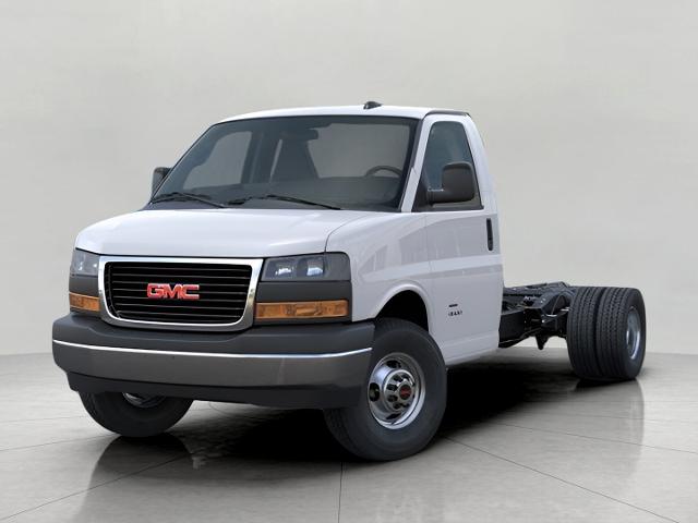 2025 GMC Savana Cutaway 3500 Vehicle Photo in MANITOWOC, WI 54220-5838