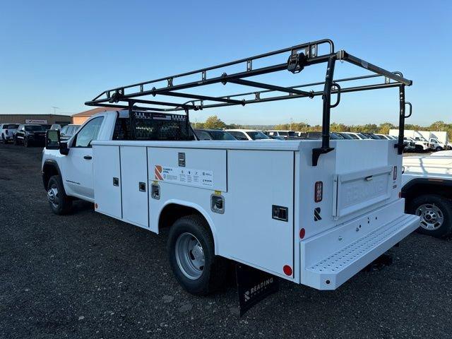 2024 GMC Sierra 3500 HD Chassis Cab Vehicle Photo in MEDINA, OH 44256-9631