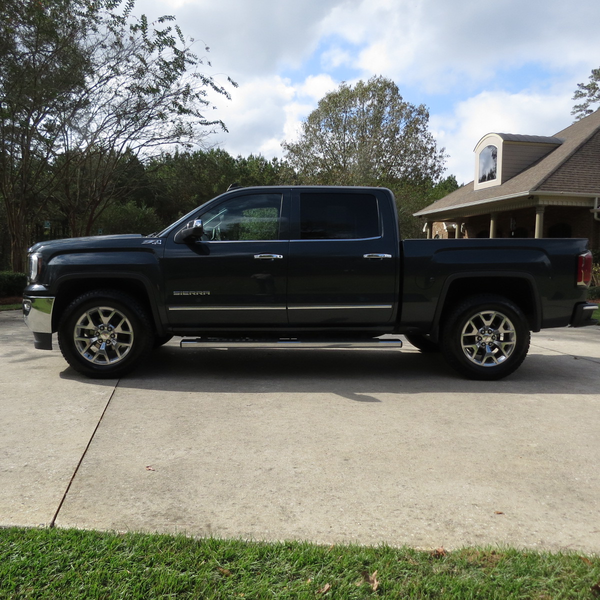 Used 2018 GMC Sierra 1500 SLT with VIN 3GTU2NEC5JG268549 for sale in Bay Springs, MS