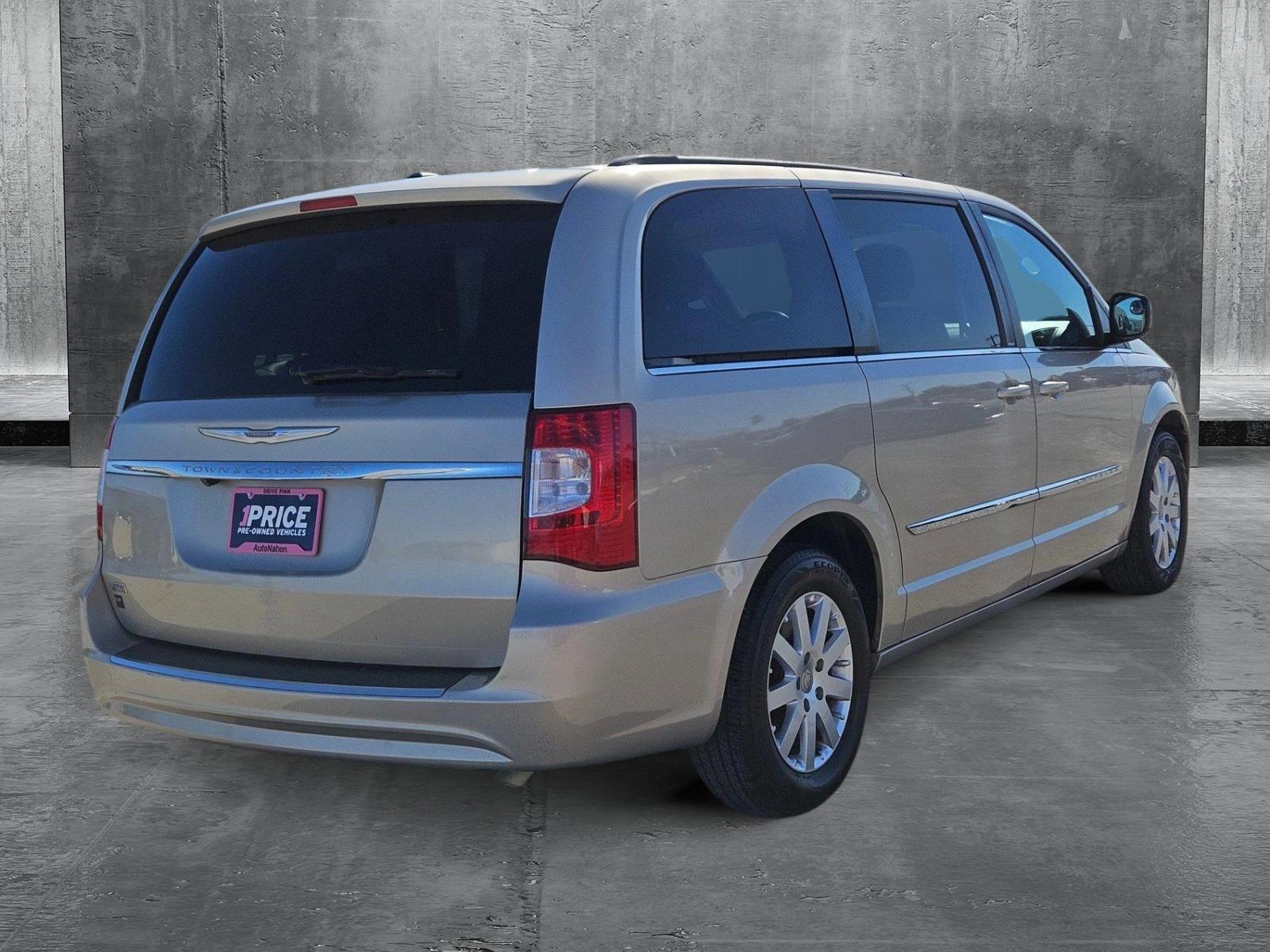 2014 Chrysler Town & Country Vehicle Photo in NORTH RICHLAND HILLS, TX 76180-7199