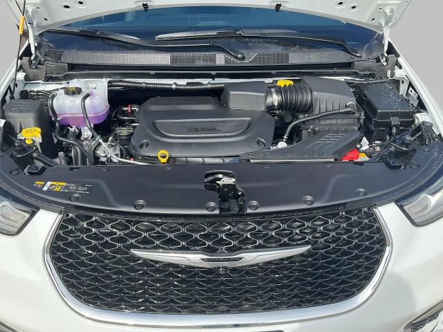 2025 Chrysler Pacifica Vehicle Photo in Kaukauna, WI 54130