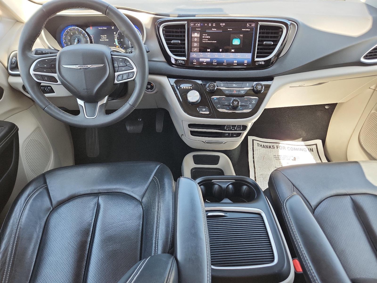 2022 Chrysler Pacifica Vehicle Photo in Albuquerque, NM 87110