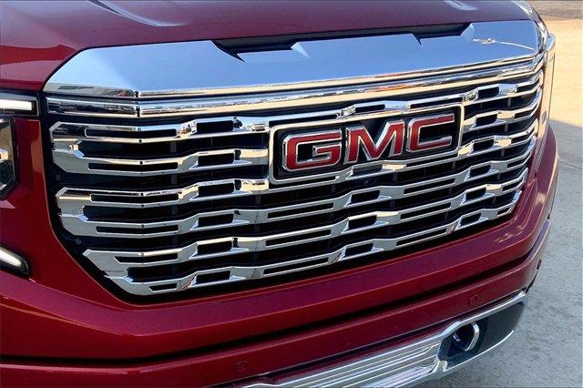 2022 GMC Sierra 1500 Vehicle Photo in TOPEKA, KS 66609-0000