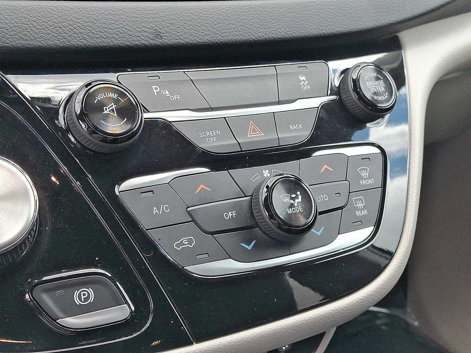 2017 Chrysler Pacifica Vehicle Photo in Trevose, PA 19053