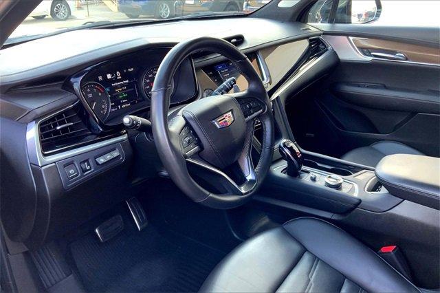 2024 Cadillac XT6 Vehicle Photo in TOPEKA, KS 66609-0000