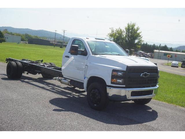 2023 Chevrolet Silverado 6500 HD Vehicle Photo in ALCOA, TN 37701-3235