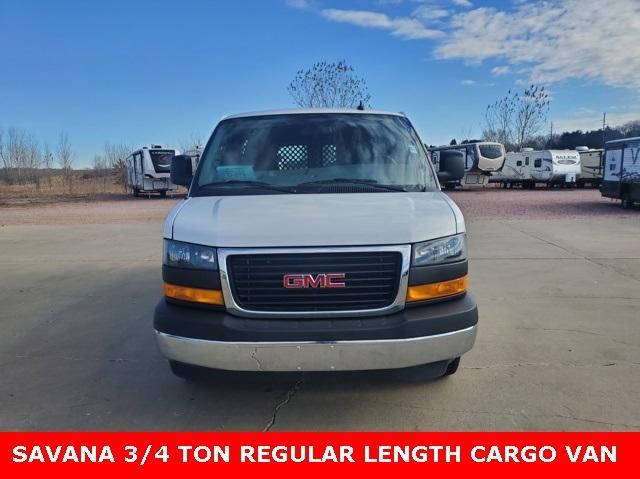 2023 GMC Savana Cargo Work Van photo 2