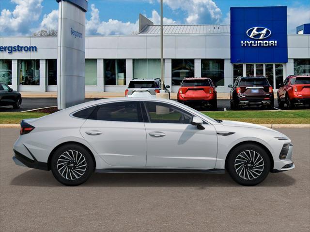 2025 Hyundai SONATA Hybrid Vehicle Photo in Green Bay, WI 54304