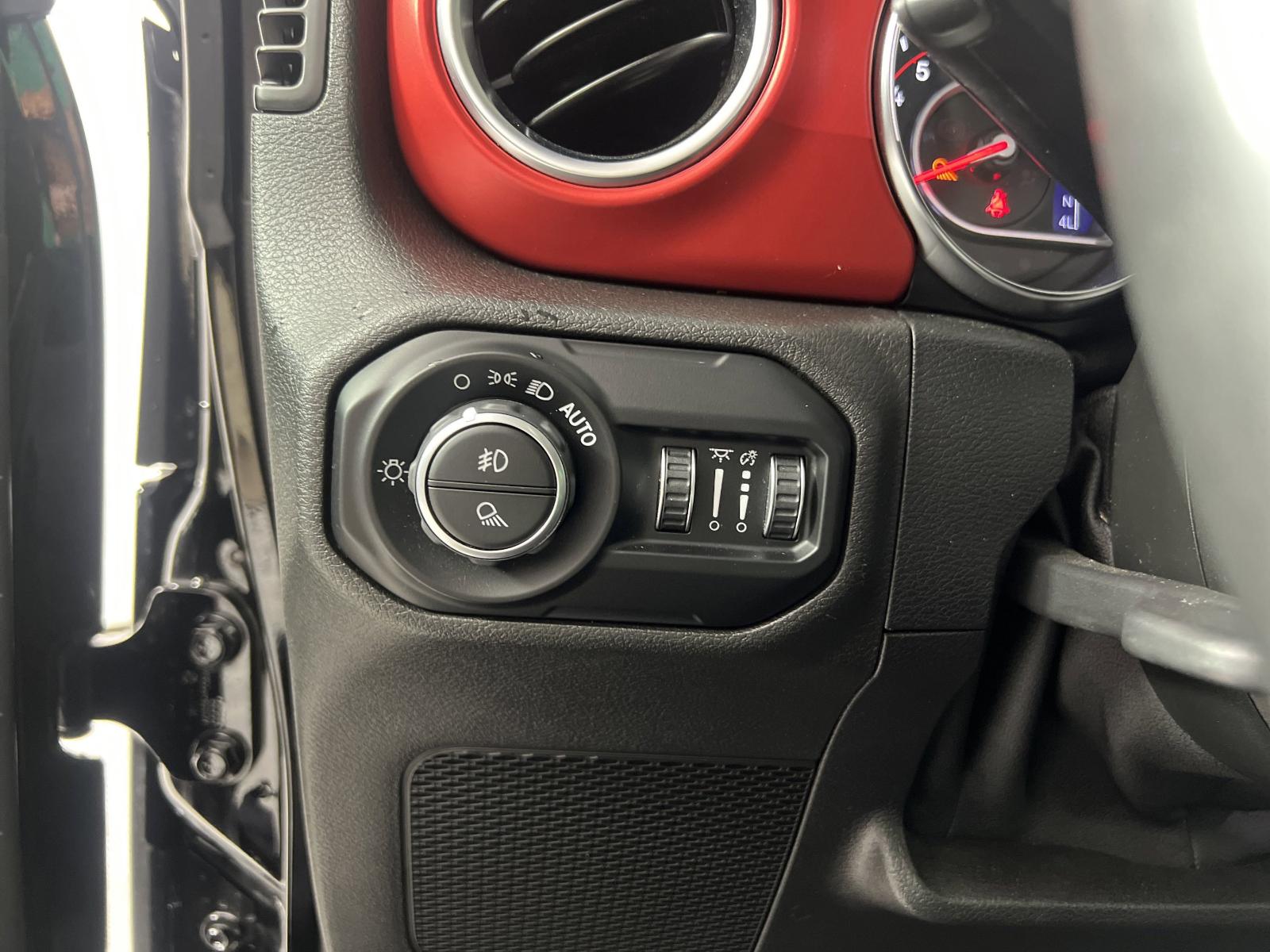 2021 Jeep Gladiator Vehicle Photo in GEORGETOWN, TX 78626-7508