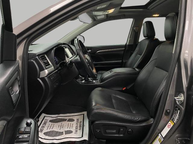2017 Toyota Highlander Vehicle Photo in Appleton, WI 54913