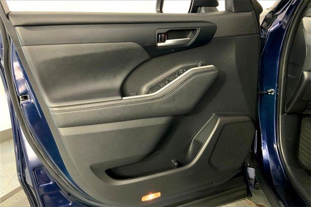 2023 Toyota Highlander Vehicle Photo in KANSAS CITY, MO 64114-4545