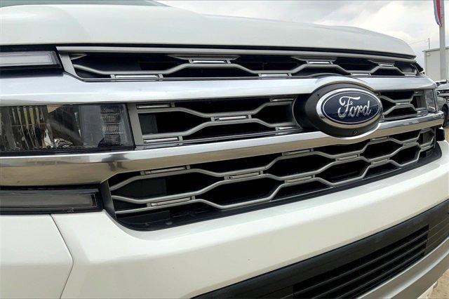 2023 Ford Expedition Vehicle Photo in TOPEKA, KS 66609-0000